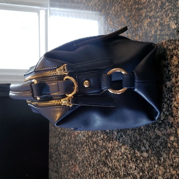 Sondra Roberts Crossbody - Picture 3 of 11